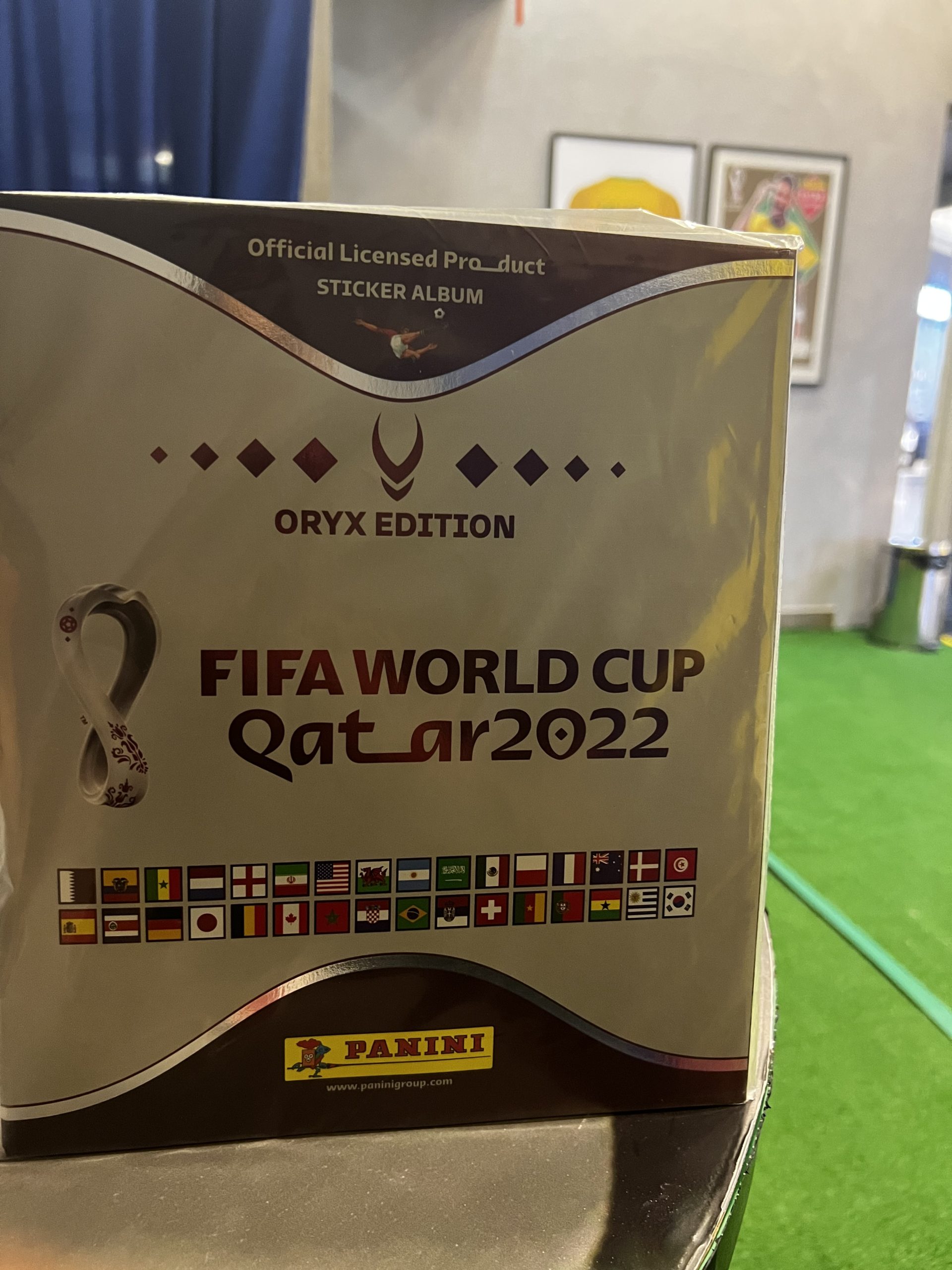 Álbum FIFA World Cup Qatar 2022® ORYX Versão Suíça - Fanatismo